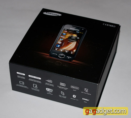 Распаковка мобильного телефона Samsung S8000 Jet