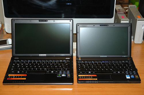 Сессия распаковки 11-дюймового ноутбука «Самсунг» N510