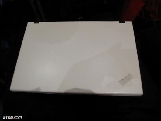 Неопознанный ThinkPad с клавиатурой островного вида и белым корпусом (некоторые слухи)-2