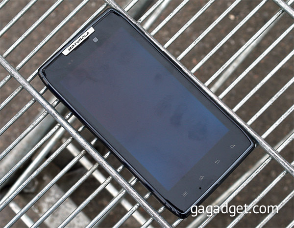 RAZRешите представиться. Обзор Android-смартфона Motorola RAZR XT910-3