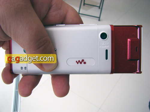 Sony Ericsson представил три новых Walkman – W302, W595 и W902 (фото и видео)-7
