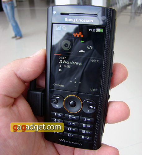 Sony Ericsson представил три новых Walkman – W302, W595 и W902 (фото и видео)-10