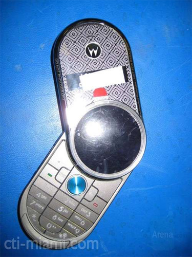 Motorola еще всем продемонстрирует! Фотографии модификации V70 Retro