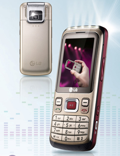 «ЭлДжи» KM330: красивый музыкальный телефонный аппарат с 3D и 3 МП