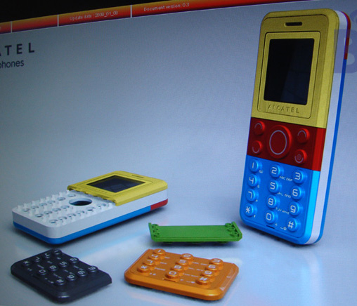 Lego и Alcatel рассчитывают сделать детский телефон-конструктор