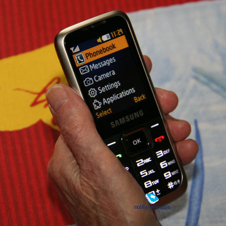 «Самсунг» C3060R: телефонный аппарат для снабженных людей пенсионного возраста