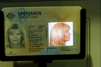 «Самсунг» показывает карточку-паспорт с OLED-экраном (видео)