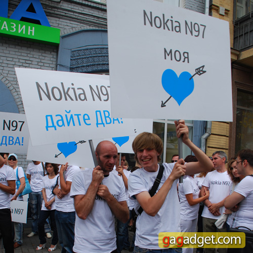 Дайте 2! На Украине начались подажи Нокия N97 (репортаж)