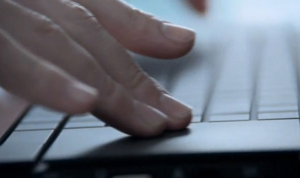 Asus NX: ноутбук с необычным дизайном и улучшенной акустикой (видео)-3