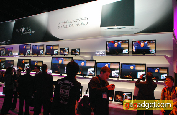 Стенд LG на CES 2010 своими глазами, часть вторая: телевизоры и 3D
