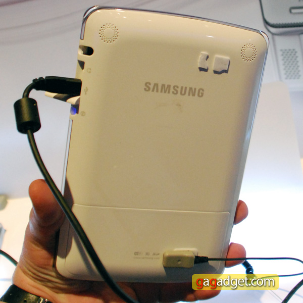 Samsung на CES 2010: 4 электронные книги-7