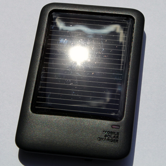 LG PSC-110: портативное зарядное устройство на солнечных батареях-2
