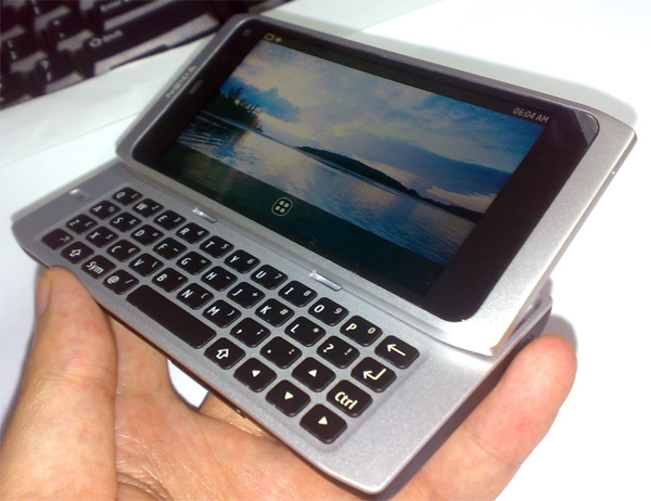 Фотографии Nokia N9: N8 с клавиатурой в стиле Apple