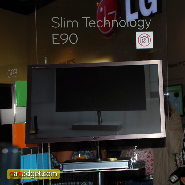 Официальный анонс и "шпионские" снимки ультратонкого монитора LG E90-2