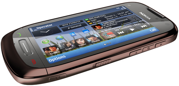 Nokia C7-00: тоже самое, что C6-01, но с металлом-6