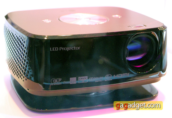 Проекторы LG на CES, включая первый в мире 3D-проектор CF3D-7