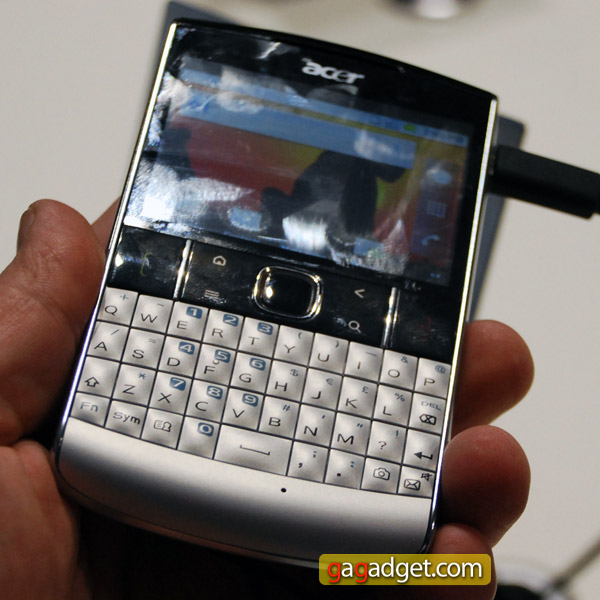 MWC 2011: Android-смартфоны Acer Iconia Smart, beTouch E210 и Liquid Mini своими глазами (видео)-20