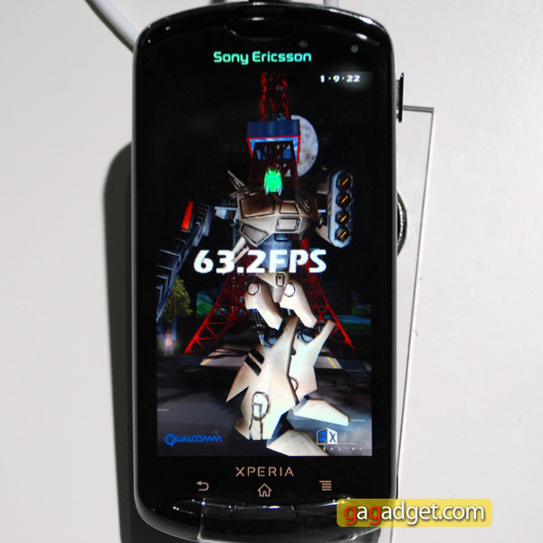 MWC 2011: смартфоны Sony Ericsson XPERIA Neo и Pro своими глазами (видео)-14