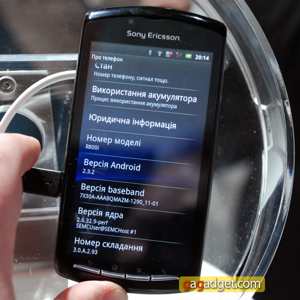 MWC 2011: игровой смартфон Sony Ericsson XPERIA Play своими глазами (видео)-4