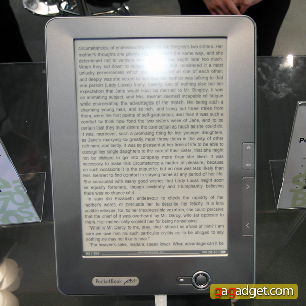 PocketBook на выставке CeBIT 2011-5