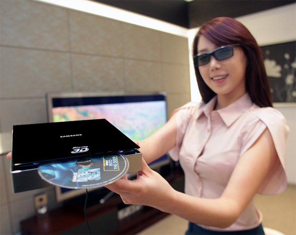 Samsung BD-D7000: портативный плеер Blu-ray с поддержкой 3D