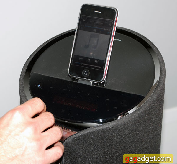 Philips SoundTower DCM5090: CD-проигрыватель с доком для iPhone в виде стойки-2