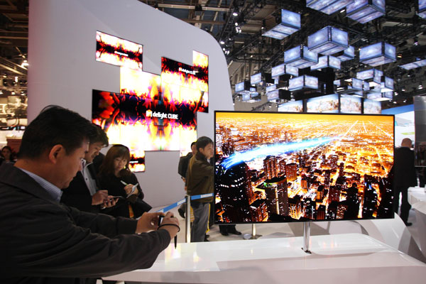 55-дюймовый OLED-телевизор Samsung на выставке CES 2012-5