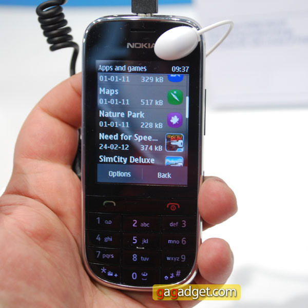 Бюджетные модели Nokia Asha 202, 203 и 302 на MWC2012 своими глазами-2