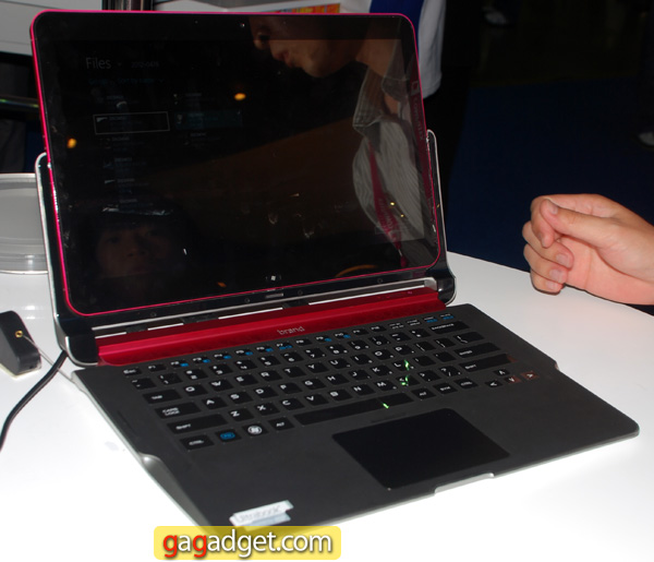 Неназванный ультрабук на Computex 2012 с дизайном Dell Duo (видео)-2