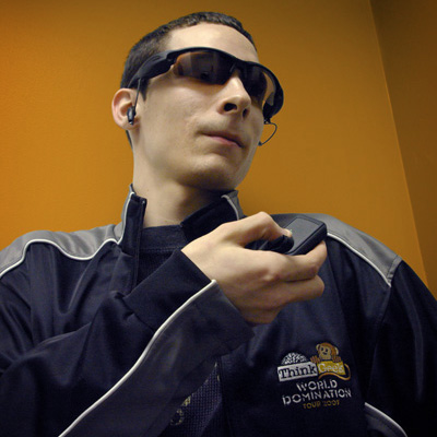 «Шпионский» гаджет: солнцезащитные очки с МР3-плеером и 1,3-мегапиксельной камерой-2