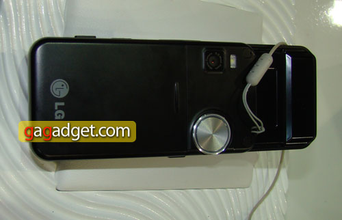 LG KF700. Первый в мире слайдер с 3-дюймовым сенсорным дисплеем и 3-мегапиксельной камерой-2