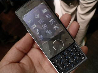 Sony Ericsson G502. Первые снимки накануне официального анонса-2