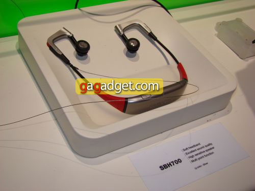 Samsung SBH700. Беспроводная стереогарнитура с поддержкой мультипойнт и дизайном Motorola S9