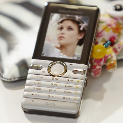 Бесконечная история: Sony Ericsson S312 как еще один клон K750 (видео)