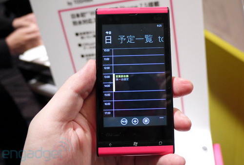 Fujitsu Toshiba IS12T - первый в мире водонепроницаемый смартфон на Windows Phone Mango (обновлено)-5