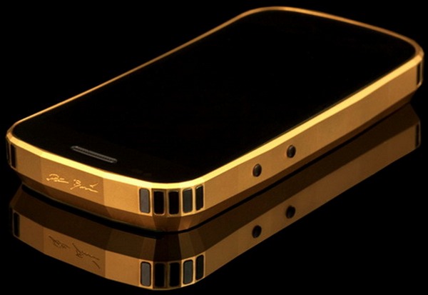 Mobiado одел Google Nexus S в золото и сапфиры