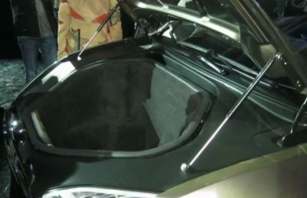 Tesla Model X: электрокроссовер с дверьми "крылья чайки" и 17" дисплеем на центральной консоли-8