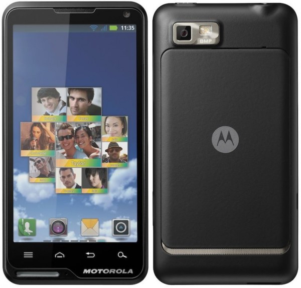 У Motorola пополнение в смартфонах: мини-броневик Defy Mini и стиляга Motoluxe-3