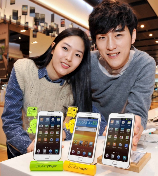 Медиаплеер Samsung Galaxy Player 70 Plus: 5" экран, двуядерный процессор и камера на 5 МП