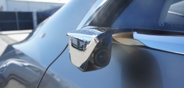 Tesla Model X: электрокроссовер с дверьми "крылья чайки" и 17" дисплеем на центральной консоли-6