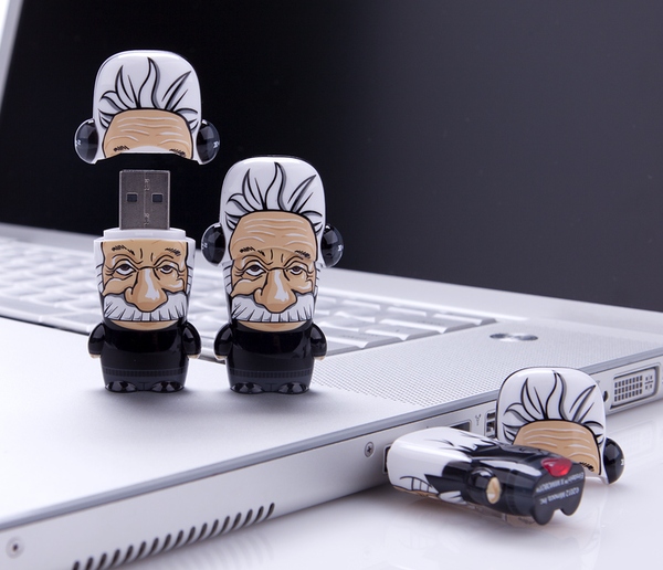 USB-флешки Emcee2 Einstein и Brainstein MIMOBOT в честь Эйнштейна-2