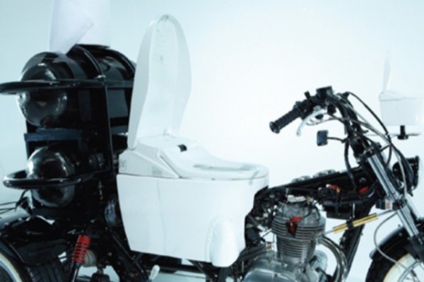 Toilet Bike Neo - гибрид мотоцикла и унитаза, работающий от экскрементов-2