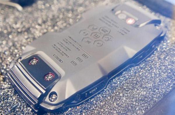 Защищенный смартфон Casio G-Shock: всем броневикам броневик!-3