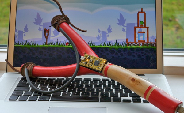 Скучно? Как насчет USB-рогатки для игры в Angry Birds?
