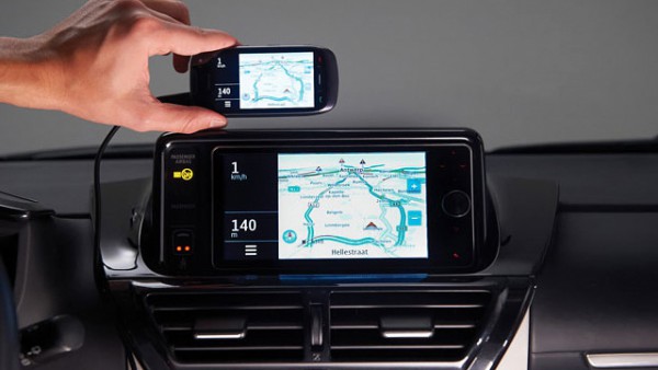 Touch Life: соединяем смартфоны с борт-компьютером в автомобилях Toyota