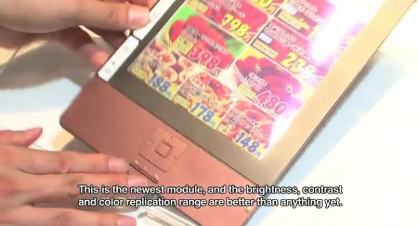 Fujitsu продемонстрировала цветную электронную бумагу e-Paper (видео)