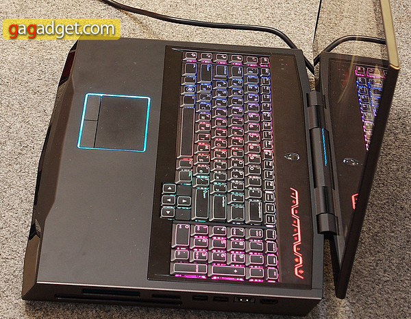 Лицом к лицу: игровой ноутбук Dell Alienware M18 против Samsung 700G7A-7