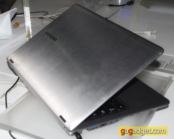 Ультрабук Samsung 5 серии с сенсорным дисплеем, разворачивающимся на 360 градусов-5