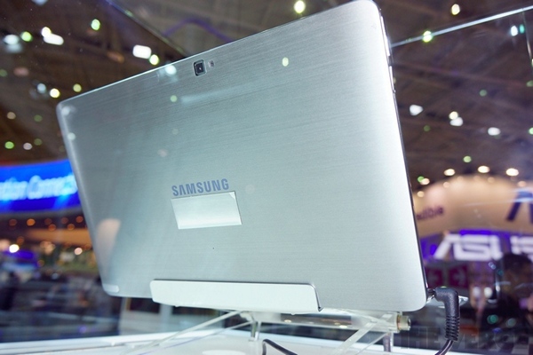 Вдогонку за конкурентами: планшет Samsung Series 5 Hybrid PC с док-клавиатурой-4