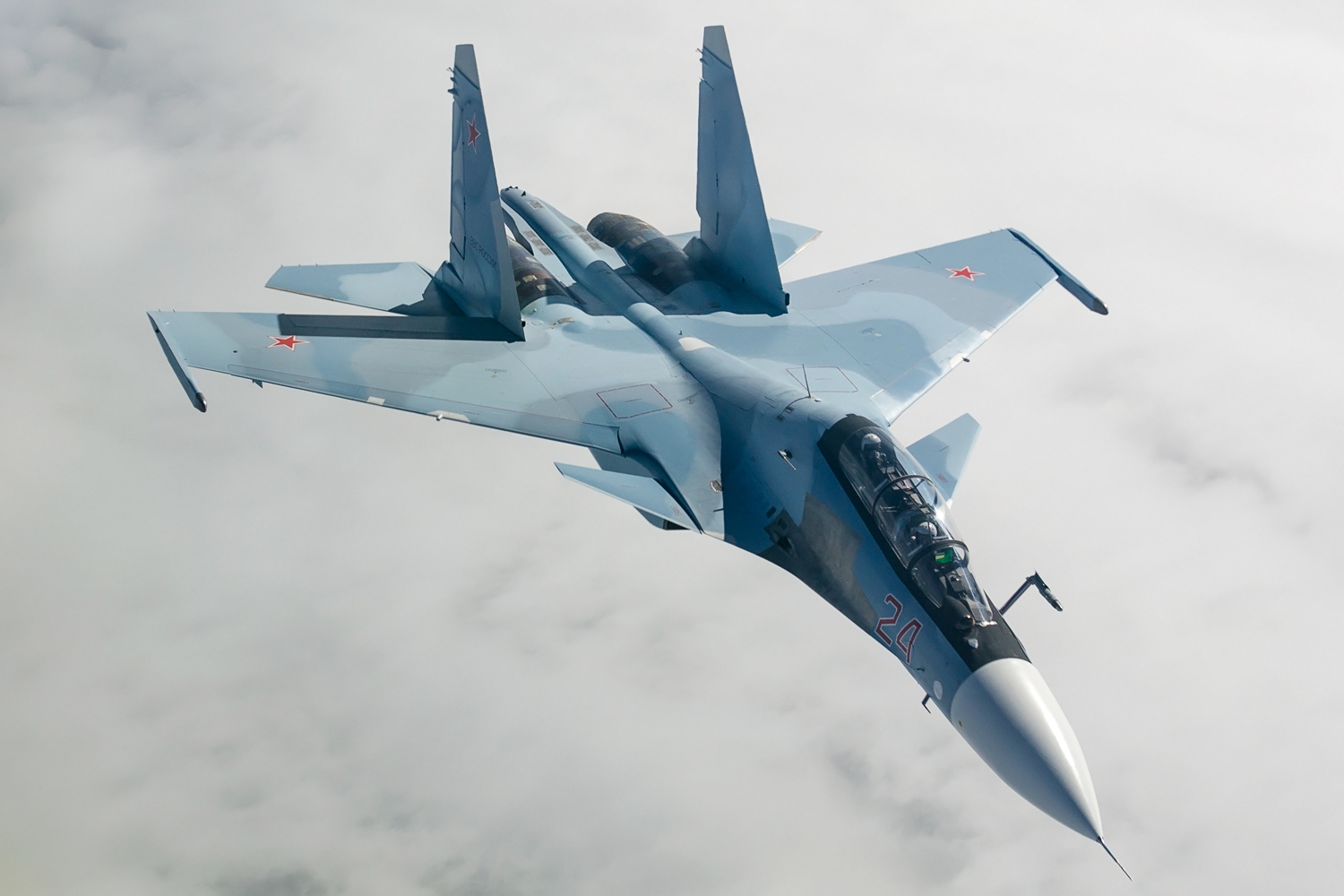 12 винищувачів Су-27 та Су-30, 5 бомбардувальників Су-24 та 6 гелікоптерів Мі-8 – стали відомі втрати російської авіації на аеродромі в Криму